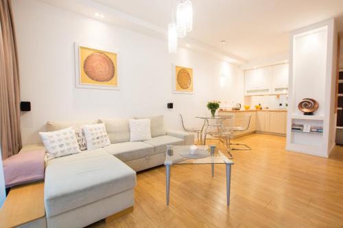 O bucătărie sau chicinetă la Good Time Apartments Koscielna 33