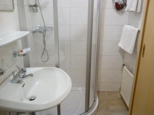 Koupelna v ubytování Hotel zum goldenen Hirschen