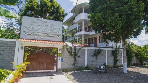 Το κτήριο όπου στεγάζεται  το hostel