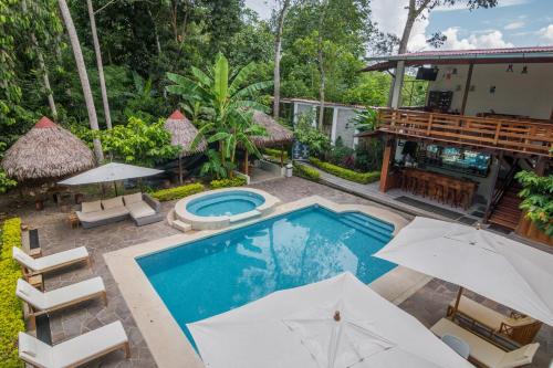 Πισίνα στο ή κοντά στο La Floresta Tarapoto Hostal