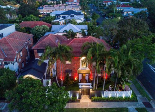 an aerial view of a house with palm trees at Edward Lodge New Fam in Brisbane