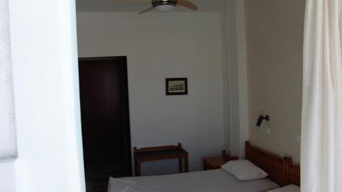 En eller flere senger på et rom på Notis Hotel