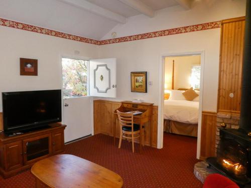 Carmel Fireplace Inn – Photos 2