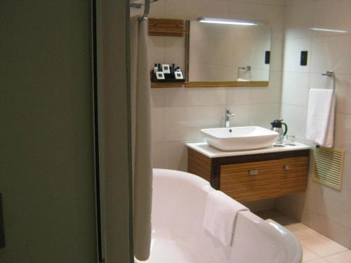 a bathroom with a tub and a sink at Coastlands Umhlanga Hotel and Convention Centre in Durban
