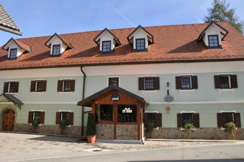a large brick building with a large window at Bed & Breakfast Pr'Sknet in Šenčur