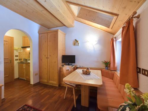 a living room with a table and a desk at Residence Salvan in Corvara in Badia