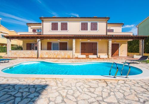 Apartments Volme Romina