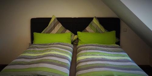 Ένα ή περισσότερα κρεβάτια σε δωμάτιο στο BodenSEE Apartment Meckenbeuren Habacht