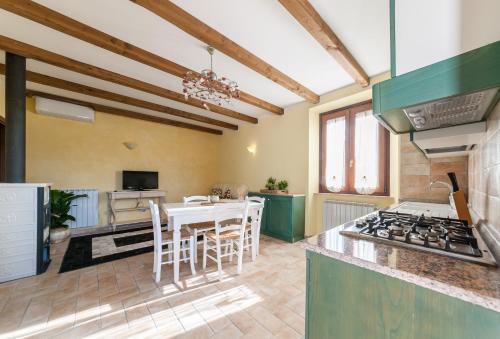 El Molino Agriturismoにあるキッチンまたは簡易キッチン