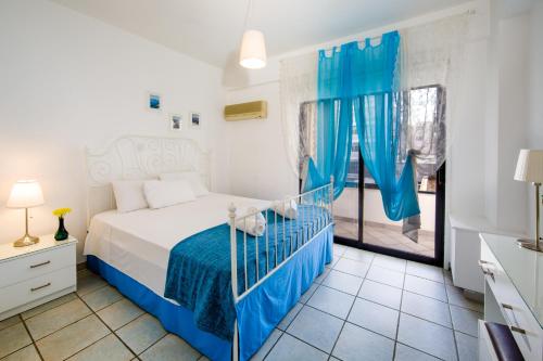 Postel nebo postele na pokoji v ubytování Krasas Beach Apts
