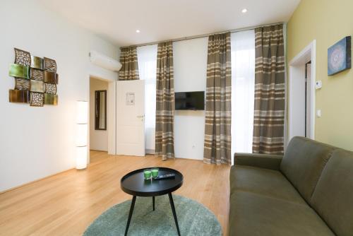 Телевизор и/или развлекательный центр в Vienna Stay Apartments Pezzl 1170