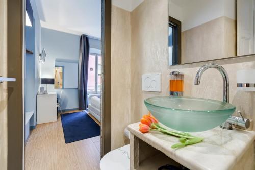 a bathroom with a bowl sink in a room at Easy Budget Colosseo in Rome