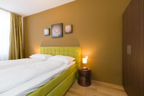 Кровать или кровати в номере Vienna Stay Apartments Pezzl 1170
