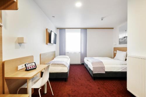 En eller flere senger på et rom på McDreams Hotel Düsseldorf-City