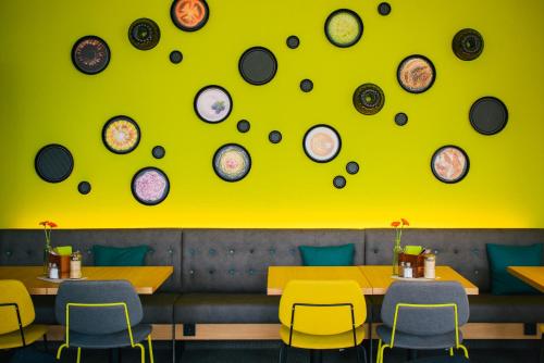 Гостиная зона в Vienna House Easy by Wyndham Bad Oeynhausen