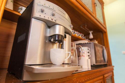 a coffee machine sitting on top of a counter at White Cotton Candy Homestay in Hualien City