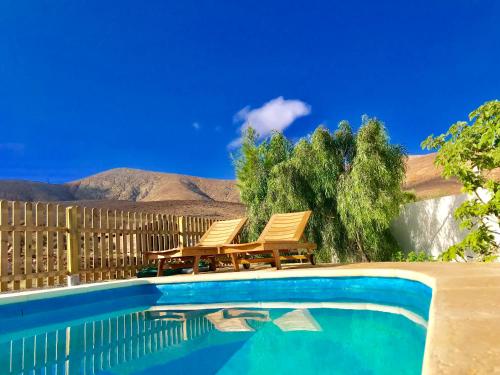 The swimming pool at or close to Villa Margarita