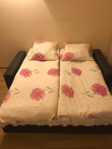 Llit o llits en una habitació de Gudauri S Residence
