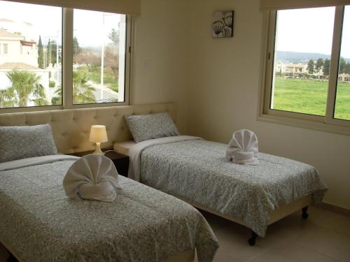 מיטה או מיטות בחדר ב-Aphrodite Sands Resort
