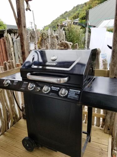 Equipo para parrilladas disponible en el hostal