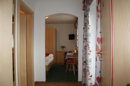 a hallway leading to a living room with a table at Zimmervermietung Babsy in Zell am See