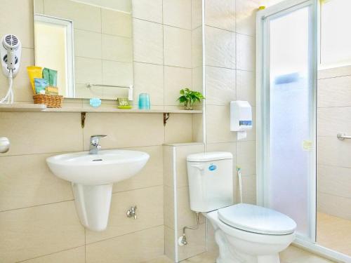 Bilik mandi di Yuzhou Garden B&B