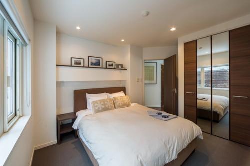 En eller flere senge i et værelse på Echoland Apartments