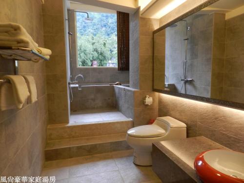 Bathroom sa 谷關明高溫泉 Mingao Hot Spring Resort