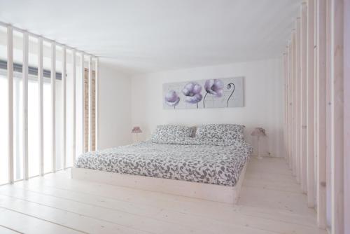 Ένα ή περισσότερα κρεβάτια σε δωμάτιο στο New loft in the heart of Bologna