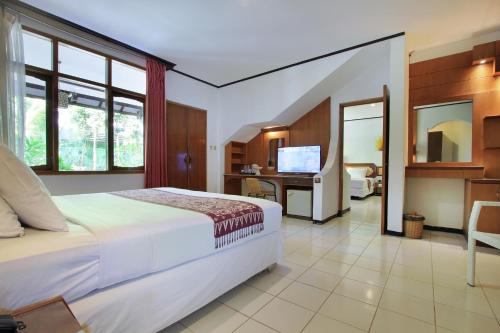 Foto dalla galleria di Puri Naga Beachfront Cottages a Legian