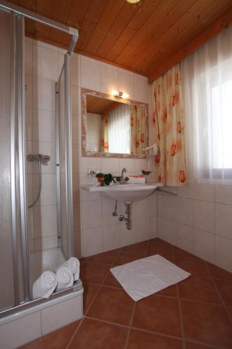 Koupelna v ubytování Lechlihof