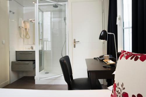 Gallery image of Hôtel du Lion d'Or Louvre in Paris