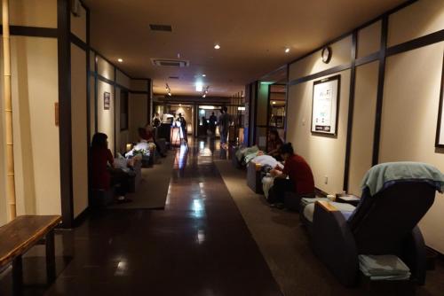 Un lugar para sentarse en Yokohama Minatomirai Manyo Club