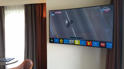 a flat screen tv hanging on a wall at Hotel Approach in Knokke-Heist
