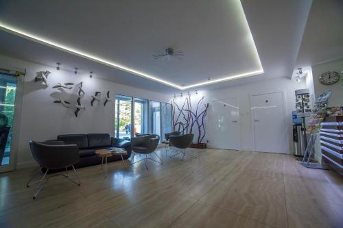a living room with a couch and a table and chairs at Hotel Jantar Wellness & Spa in Ustka