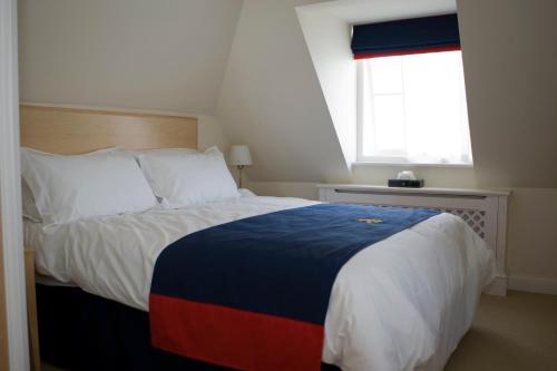 Postel nebo postele na pokoji v ubytování Royal Southern Yacht Club