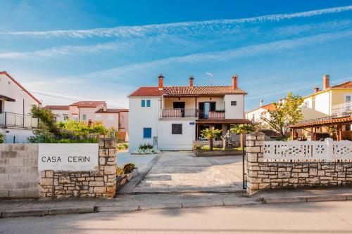 Apartments Casa Cerin