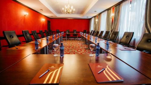 a conference room with a long table and chairs at Hotel Intourist Palace Batumi in Batumi