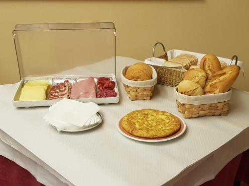Comida en o cerca de este hotel