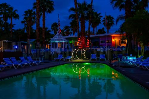 Bazén v ubytování CCBC Resort Hotel - A Gay Men's Resort nebo v jeho okolí