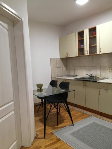 Dapur atau dapur kecil di Apartman Iva