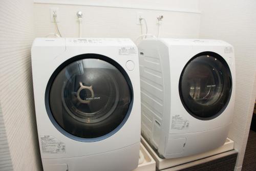 a washing machine and a dryer on a shelf at ETAVIA Yufuinekimae in Yufuin