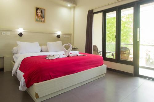 Posteľ alebo postele v izbe v ubytovaní Maxi Hotel Kedonganan