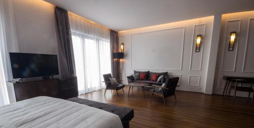 Телевизор и/или развлекательный центр в Danang Boutique Hotel