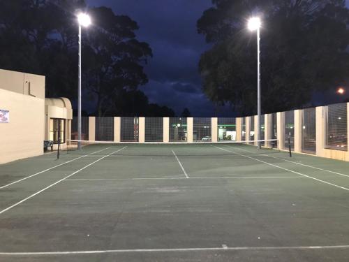 Tennis and/or squash facilities at Silver Sands Resort Mandurah or nearby