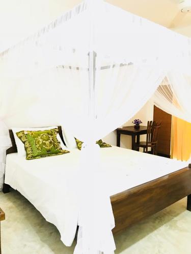 Postel nebo postele na pokoji v ubytování Sigiriya Rock Hide