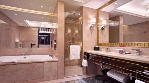 Koupelna v ubytování Zhejiang Xizi Hotel