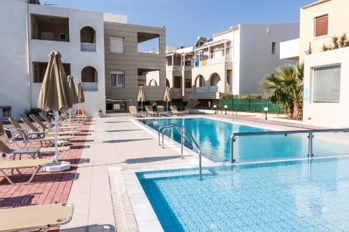 Bazén v ubytování Argo Apartments Rethymno nebo v jeho okolí