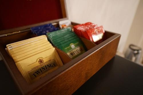 a wooden box filled with differentiatesiatesiatesiatesiatesiatesiatesktop at P 1779 in Venice