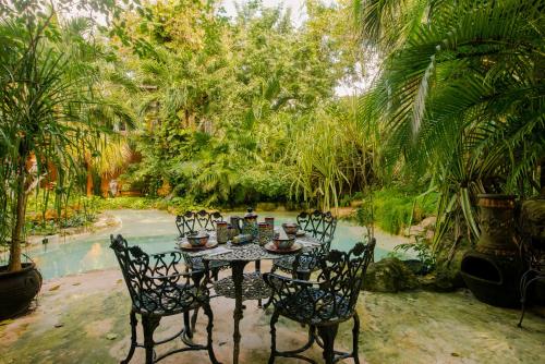 Un jardín fuera de Hacienda Xcaret